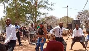 A go phakela, a go motshegare, a go maitseboa, a go bosigo, re betsa hela 🔥 Alfredo Mos & Les Africa Sounds Live @ Kazungula kgotla, Boipuso celebrations | Alfredo Mos and Les Africa Sounds