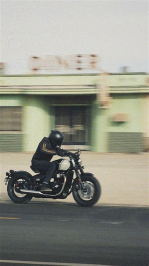 9.9K views · 58 reactions | Triumph Bonneville Bobber 1200; un look unique, des sensations de conduite et un puissant bicylindre Triumph. Découvrez ce modèle et l’ensemble de la gamme classique Triumph, lors de la soirée ”Best of British” du 18 Septembre prochain. Inscrivez-vous pour participer ! | Triumph Motorcycles | Facebook