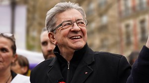 71K views · 4.2K reactions |  Nous sommes dans le plus long conflit social de l'histoire du pays depuis Mai 68. Cette crise peut prendre la tournure d'une crise de régime, notamment quand Macron agresse des responsables syndicaux depuis l'étranger. | Jean-Luc Mélenchon | Facebook