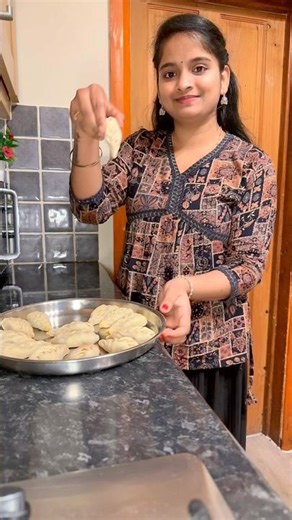వేడిగా కారంగా వెజ్ మోమోస్😋👌Veg Momo🤤 #vegmomos #momos #snacks #food #shorts