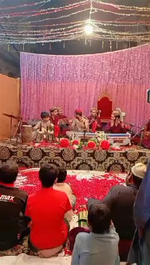 Enjoy Traditional Qawwali Performance with Instrumental Melodies