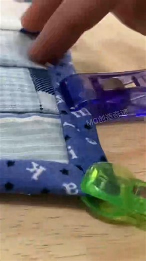 Kitchen gift idea tutorial: How to make a fabric mat from scraps #simplesewingprojects #recycle #...