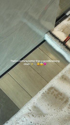 A little cleaning therapy to the soul 😇🫧#cleantok #cleanwithme #satisfyingvideo #lifehack #brush