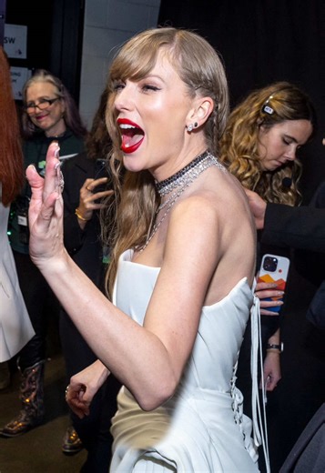 she’s super funny 😭 @Taylor Swift @Taylor Nation #swifties #swifttok #tayloredit