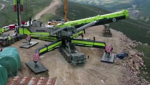 The 2000 ton hulk multi-angle show#fyp #crane #cranes #cranelife #homeofmachine #cranetiktok #foryou