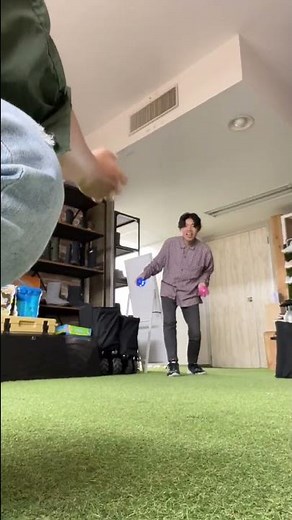 【フライングライトボール】話題沸騰中のおもちゃで遊んでみた❗️