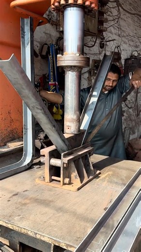 Spray Machine Part Bending With Hydraulic Press | Agricultural Machinery Manufacturing #spraymachine