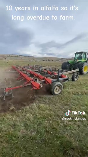After 10 years in alfalfa this was long overdue. loving the chisel plow. #rockinclangus #johndeere8650 #tillage #farming #ranching