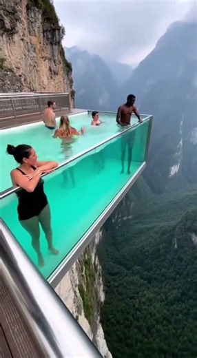 Infinity Pool Falls Apart!2.0！#viraltiktok #fypシ゚viral #tiktok #skyfall #parachutefail #aivideo