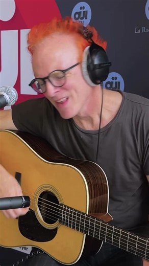 Fran and Andy performing Sing for Oui FM