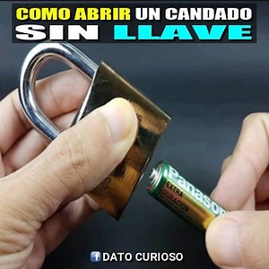Como ABRIR un candado SIN LLAVE :) MUY FÁCIL - Con una PILA :O | La Rica Selva
