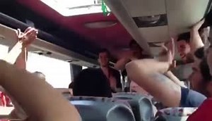 Koyarsa Schalke'ye de koyar Madrid'e de koyar CİMBOM koyar mı koyar Liverpool çıksaydı ya bize bayrak açar mıydın bunlar açar mı açar | Webaslan