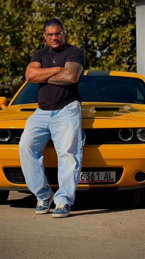 mohammad Aghazamani on Instagram‎: "💥 تست و بررسی دوج چلنجر RT مدل ۲۰۱۶؛ قدرت در رنگ زرد! 🚗💛 امروز با یکی از خشن‌ترین muscle carها سر و کار داشتم؛ دوج چلنجر RT مدل ۲۰۱۶ با رنگ زرد خیره‌کننده! 😍 🔹 ۵.۷ لیتر V8 با ۳۷۵ اسب بخار قدرت 💪🏼 🔹 صدای اگزوزی که قلبت رو به تپش می‌اندازه 🔊 🔹 طراحی کلاسیک و عضلانی که به راحتی هر کسی رو مجذوب خودش می‌کنه! این ماشین همه‌چیزش قدرت و هیجان رو توی خودش جا داده. 😎 آیا شما هم به ما