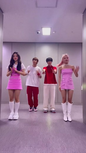 #OMEGA_X 와 함께 뒤집어 뒤집어🔁😜@omegax.official#이달의소녀 #LOONA #김립 #KimLip #OliviaHye #오메가엑스 #태동 #정훈 #플립댓 #FlipThat #플립댓_챌린지 #FlipThat_Challenge