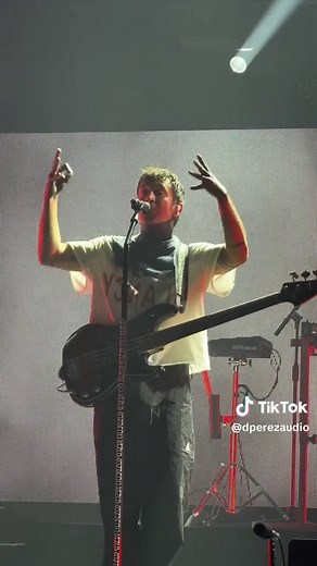Twenty One Pilots Live Performance of 'Stressed Out' in LA