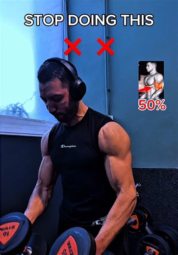 BEST HAMMER CURL FORM EXPLAINED 👇 1️⃣ Arms hanging / loose → More shoulder & biceps involvement → ❌ Least isolation 2️⃣ Both dumbbells up together → Better tension but elbows drift forward → ⚠️ Still biceps-dominant 3️⃣ Single-arm, elbow tight, neutral grip → 🔥 MAX brachialis & forearm activation → No swing, constant tension → ✅ BEST isolation Pro tip: Curl slightly across the body slow eccentric = elite brachialis growth 💪 Save & give this a try on your next biceps workout 🔥 Follow @youssef