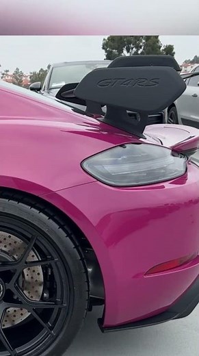 a complete walkaround of the striking 2025 Porsche 718 Cayman GT4 RS