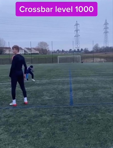 Crossbar level 1000!!!! Du milieu de terrain 😱⚽️❤️ #crossbar #crossbarchallenge #football #soccer #topbins