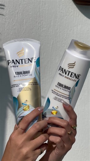 Vocês já conhecem a linha Pantene Equilíbrio Raiz & Pontas? Ela elimina a oleosidade da raiz e hidrata profundamente as pontas, encontrando o equilíbrio perfeito para cabelos mistos ou com luzes! Agora você não precisa mais fazer escolhas: com Pantene, você pode TUDO 💛 @pantenebrasil #PanteneEquilibrio #publicidade