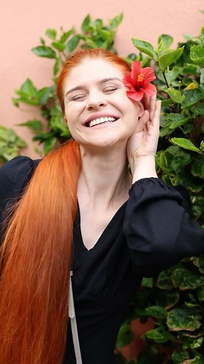 Agnieszka Niedziałek • Trycholog Kliniczna • edukuję o włosach on Instagram: "Wiecie, że często czuję, że stoję w miejscu i robię wszystkiego za mało, za słabo i za wolno 😪 wtedy robię sobie mini rachunek sumienia, że no chyba jednak coś niecoś potrafię. Ale To wszystko suma codziennej pracy, doprawione szczyptą 🥄 przyprawy zwanej determinacją. Mówię o sobie, że po prostu jestem zawzięta 😹 Czy było ciężko? JEST ciężko. Czy warto? Czasem potrzebuję sobie powspominać, żeby docenić to co jest (b