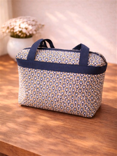 Hello les amis 😊 😊 Sac à main matelassé Un modèle simple mais avec beaucoup de style J’adore ce motif qui apporte une touche élégante et originale 😍 #fouryou #sewing #sewingtutorial #handmadewithlove #couture