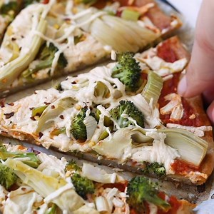 This QUINOA FLOUR Pizza Crust is made with just easy 5 ingredients! This healthy pizza is gluten-free, vegan, oil-free and holds up to all your toppings 😍🍕 RECIPE >> https://www.simplyquinoa.com/quinoa-flour-pizza/ | Simply Quinoa