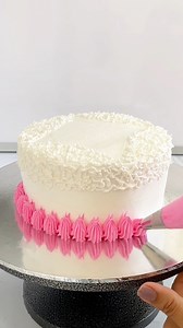 487K views · 7.2K reactions | Simple and easy birthday cake  design tutorial #viralreelsシ #viralvideoシ #trendingreel #fbreel #Amazing #birthdaycake #beautiful #cake | Dessert Studio | Facebook