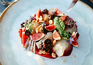 Carpaccio de betteraves, figues et noix : découvrez la recette en vidéo - Elle