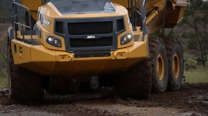 Dumper Articulado Bell B50E - Articulated Dump Truck http://www.bellequipment.com/en/product/b50e#autolocation #Bell #Dumper #ADT #Maquinaria | Maquinaria Equipment Channels
