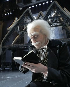 39K views · 1.4K reactions | Unser Professor hat heute eine ganz besondere Gutenachtgeschichte mitgebracht…‍靈️ Schlaft schön  | Tanz der Vampire - Deutschland | Facebook