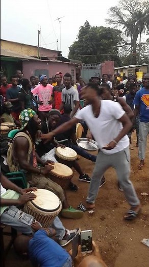 Amara Wata Mansare djembe solo at Conakry dundunba