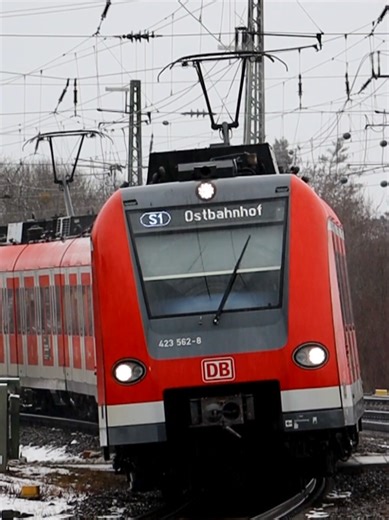 Regen ->> 😍🤌 | S-Bahn München... Die Fahrzeuge sind Gut! Aber das Unternehmen dahinter ist naja.. #db #423 #hobby #trainspotting #sbahn @📷Samuel🇸🇰 @🚂🇸🇰𝕾𝖆𝖒𝖚𝖊𝖑🇬🇧🚂 @Autobus z Pętli @Patrick @ Komunikacyjne Życie  @𝐁𝐚𝐬𝐭𝐢 @Duc Manh @Laufetaler @Simon❄️⛷️🏔🌞📸 @🇭🇷Rail spotting Bayern🚅 @Bahnbilder_Norddeutschland🎄❄️ @colins_muellcontent @DU5W17 @Endriuu @gurkewasser440 @𝐋𝐚𝐬𝐬𝐞 🚂🇩🇪 @Manu 🇨🇭 @ঐLaura @📷planspottingmuc🇩🇪