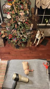 Let's make some snowman with hearts!!! This is such a cute winter Valentine craft. | The Silver Farmhouse