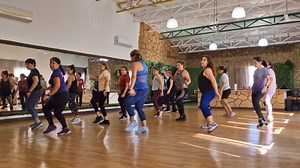 256K views · 6.6K reactions | No tengo derechos de la musica. Hoy les compartimos esta versión de coreografía mucho mas simple para la canción "designer music". Que la disfruten desde Monterrey México殺! | Tu espacio fit & party social club be master David | Facebook