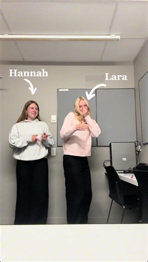 Wir sind Lara (18) & Hannah (19) und wollen euch mitnehmen auf unserer Reise. Wir zeigen euch Eindrücke aus Neuseeland, geben euch Tipps und wollen all eure Fragen beantworten. Wenn ihr nichts von unserer spannenden Reise verpassen wollt, drückt aufs Plus. #summer #journey #travel #newzeeland #workandtravel