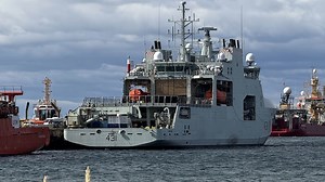 Canadian naval ship in Antarctica for first-of-its-kind climate study