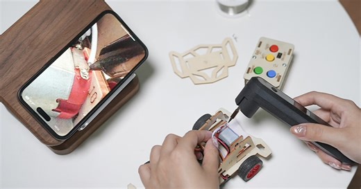 Smart soldering iron packs a camera to show you what you're doing