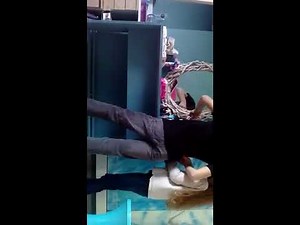 J'espionne ma petite sœur avec une caméra cachée