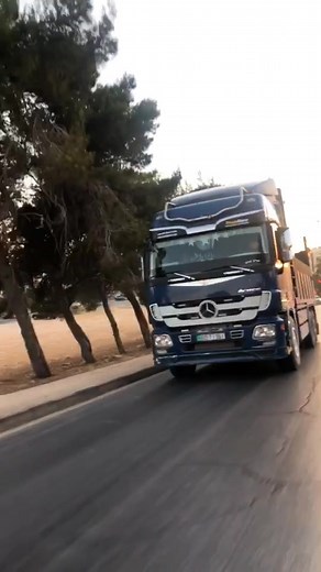 Was impressed by the car horn and asked him to do it again. Please don’t let this flop😂 #onlyinjordan #raresighting #fyp