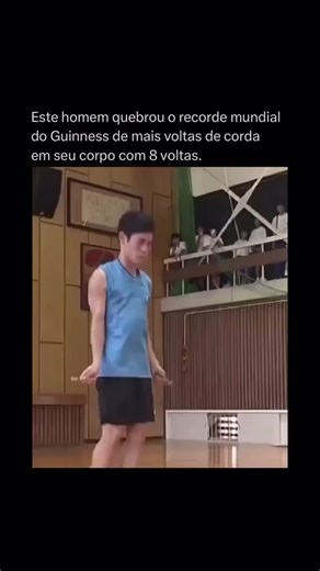 Ashrita Furman quebrou o recorde mundial do Guinness para o maior número de voltas de corda ao redor do próprio corpo, alcançando impressionantes 8 voltas. Ashrita é reconhecido por sua dedicação e habilidade em estabelecer recordes em diversas categorias. | Viralizou
