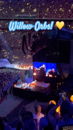 💫🩵💫 #theerastour #taylorswift #willow orb fan project! Wembley N1 & N5 💛 #evermore
