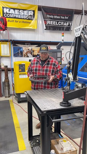Deburring the back side of the holes with a little help from the pneumatic Flexarm 🦾 #abom79 #flexarm #flexmachinetools #deburring #machineshop #jobshop #machinisttools #chamfer #kaeser #reelcraft @flexmachinetools @kaeserusa | Abom79