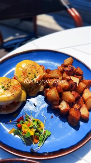brunch sounds by @deepdazemusic & bottomless mimosas every sunday in jupiter at @jettyswaterfrontrestaurant 🥂🏝️ 📍 jupiter, florida | @jettyswaterfrontrestaurant #eatjupiter #jupiterinlet #jupiterfoodie #palmbeachbrunch #jupiterflorida | Jetty's