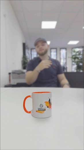 💥 Wenn #Merch zur Message wird – das ist FrISCHe KOMMUNIKATION. Von Tasse bis Beanie, von Block bis Bag – wir machen deine #Marke sichtbar, greifbar und alltagstauglich. 👉 Geschäftsausstattung & Merch? Gibt’s bei uns. 💡 Design, Umsetzung & Qualität? Natürlich auch. 📍Made in #Marburg – mitten in #Mittelhessen. Alles aus einer Hand – damit deine Marke überall am Start ist. #FrISCHeKommunikation #Branding #CorporateDesign #Merchandising #DesignAgency #BusinessStyle #CreativeAgency #GoldfischART