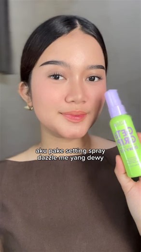 hi🌷 on Instagram: "cara bikin makeup makin nempel #settingspray #makeuptips #makeup"