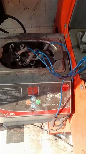 Cleaning a car injector with ultrasonic power — #CarInjector #Mechanic #AutoRepair #Shorts