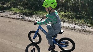 When you get that finger wave down just right, you know you're a legit cyclist. This kiddo is SO proud of himself and TBH, so are we. ☝️😍 | Strider Bikes