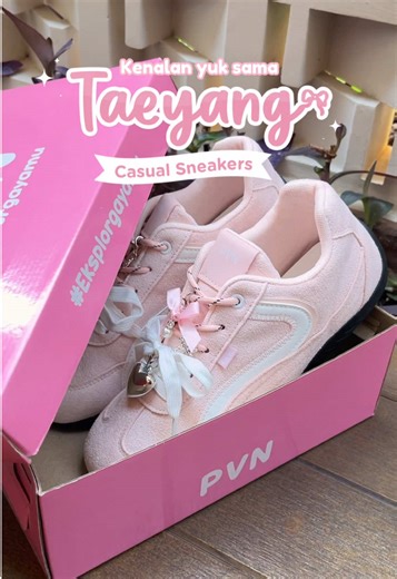 Unboxing sneakers cute! 🎀 #spillpvn #pvntaeyang #pvn #sneakers