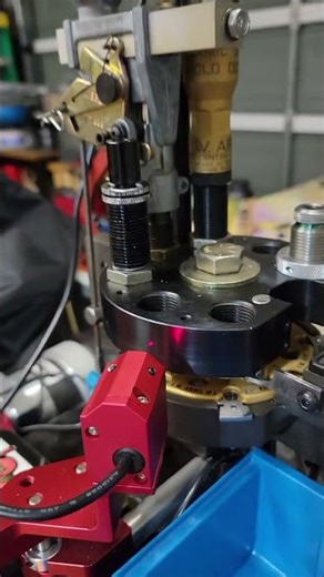 PRECSION POWDER DROP ON #dillon1050 #AUTOMATED WITH #mark7