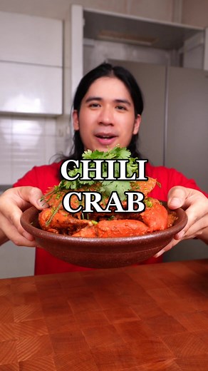Singapore Chilli Crab 🇸🇬 🦀🌶️ My first time cooking and trying this dish! I had no idea it was this delicious 😍 Definitely a new favorite!! INGREDIENTS: Meat: - 1-2 large mud crabs, broken down and shells cracked Spice paste: - 1/2 cup soaked dried chillies - 5-10 pcs fresh chillies (deseeded) - 2 tbsp soy bean paste (Taucu) - 8 garlic cloves - 8 shallots - 4 inch ginger, sliced - 1 inch belacan Sauce: - 300ml tomato puree - 1/2 cup sweet chili sauce - 1/2 cup ketchup - 1/4 cup sugar - 2 bea